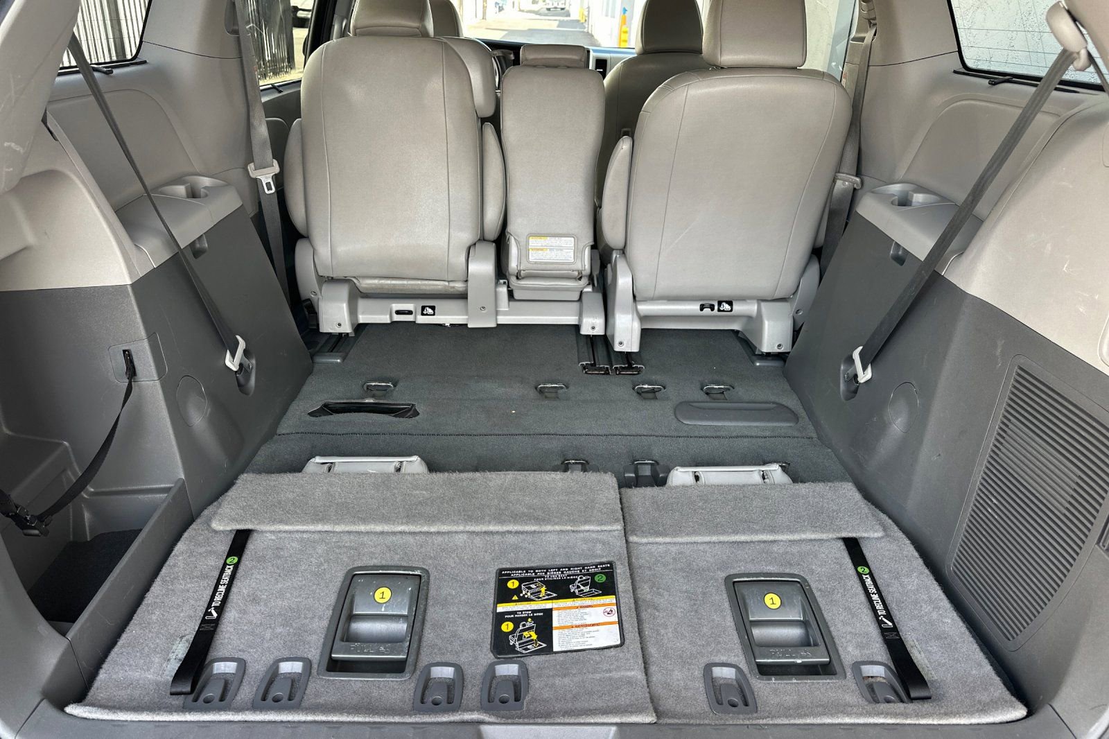 Used 2020 Toyota Sienna XLE FWD image 17
