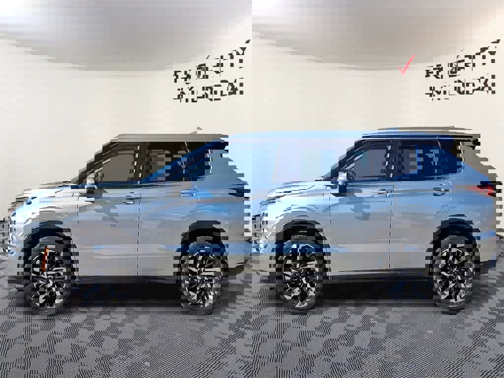 Used 2024 Mitsubishi Outlander SE image 7