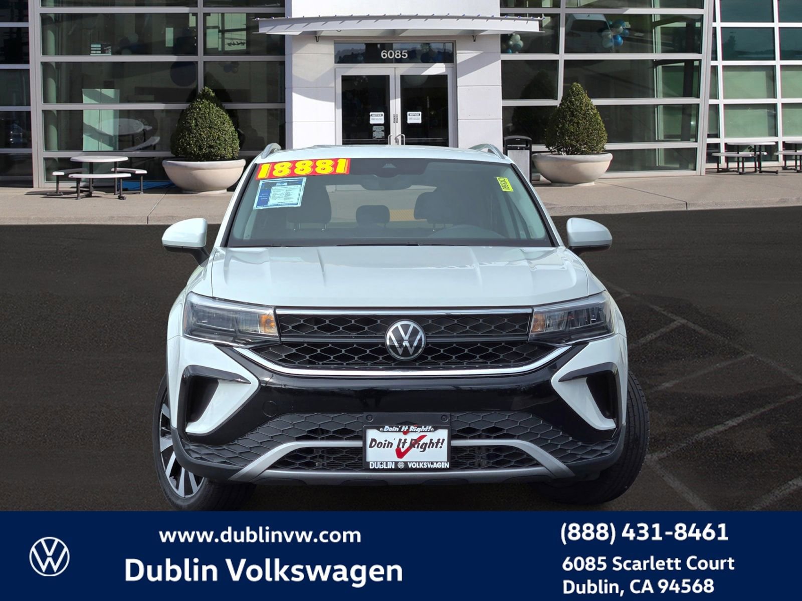 Used 2024 Volkswagen Taos SE image 2