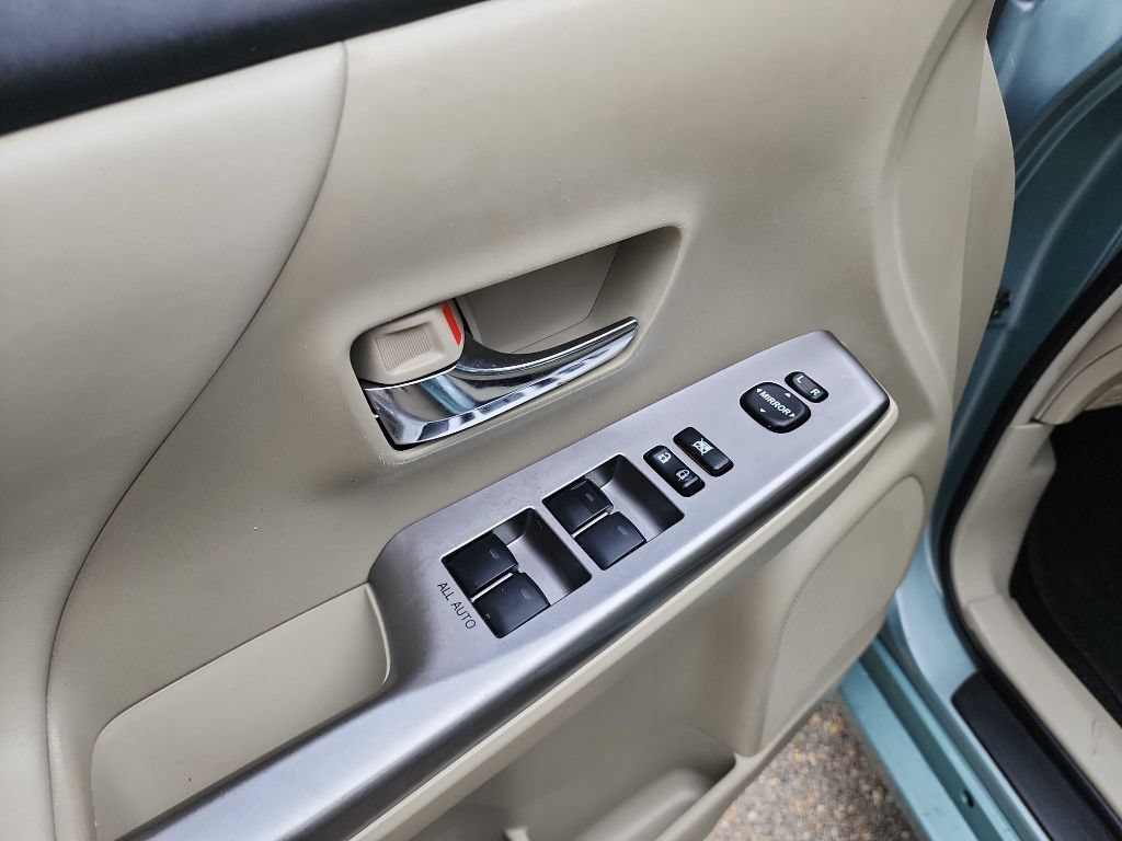 Used 2015 Toyota Prius V Four FWD image 12