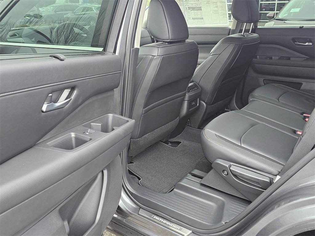 New 2025 Nissan Pathfinder SL image 11