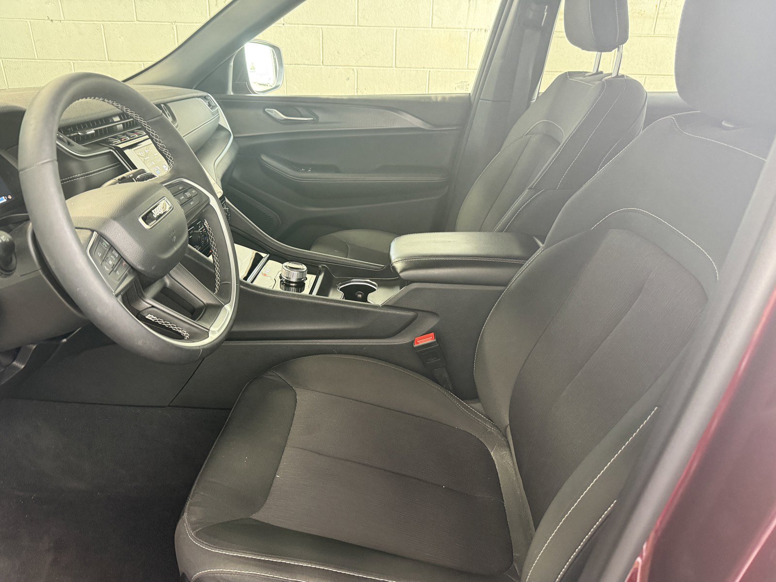 Used 2025 Jeep Grand Cherokee Laredo X w/ Luxury Tech Group I AWD/4WD image 24