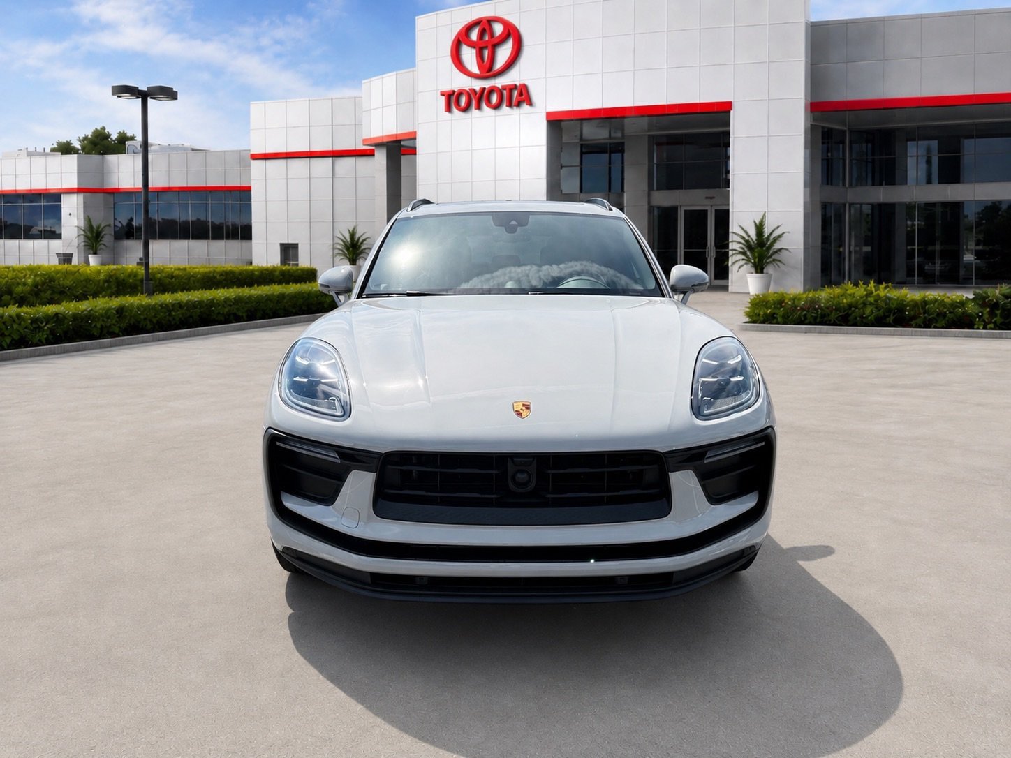 Used 2026 Porsche Macan AWD/4WD image 2