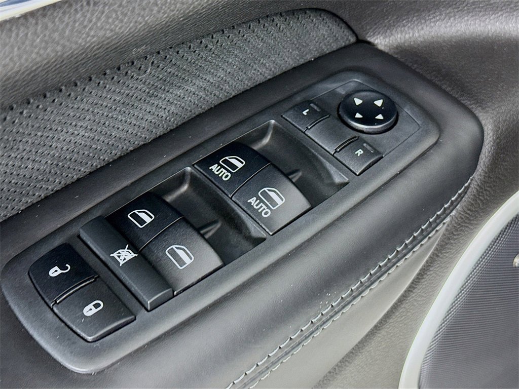 Used 2018 Jeep Grand Cherokee SRT w/ Trailer Tow Group IV image 17