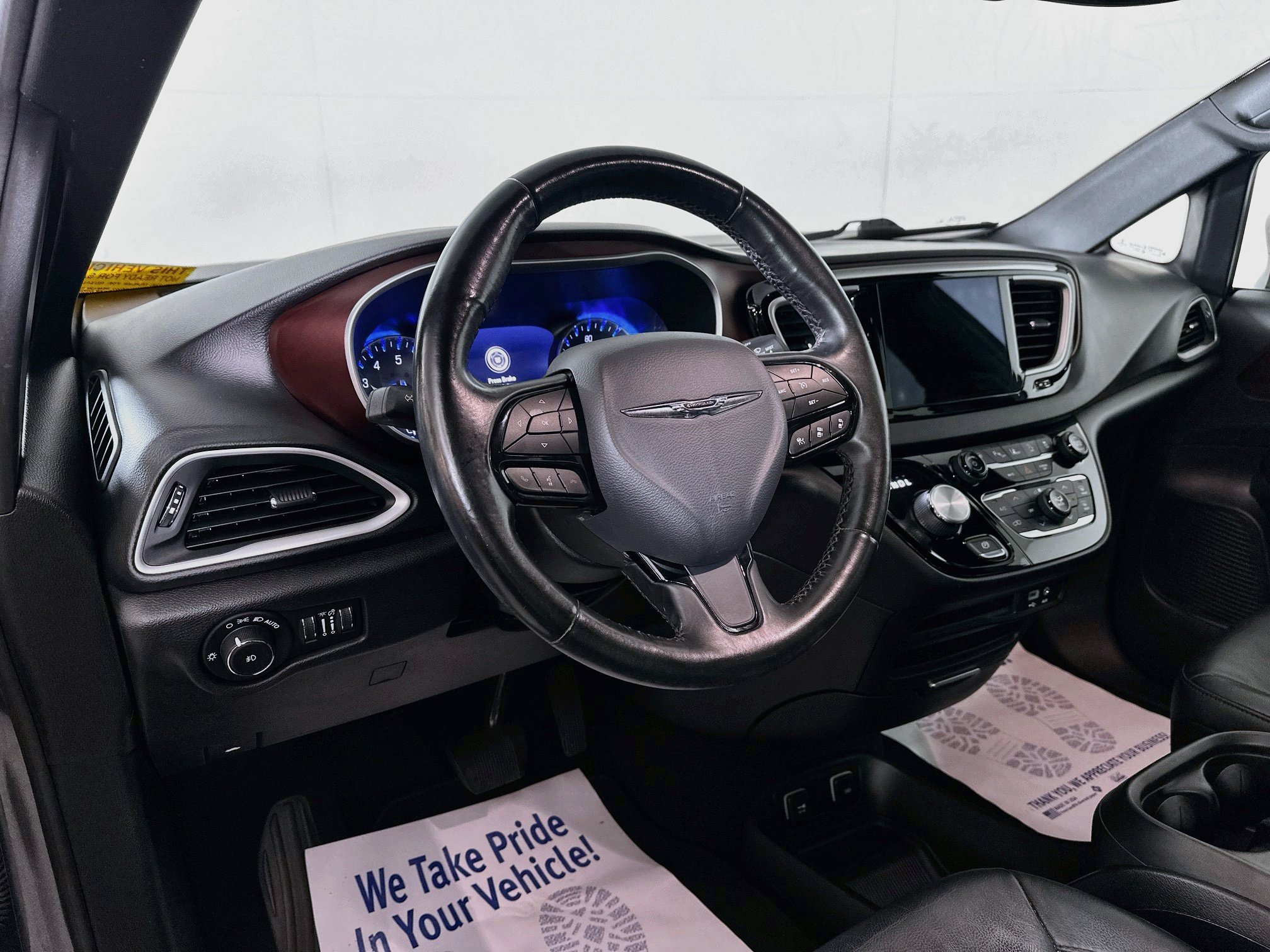 Used 2020 Chrysler Pacifica Touring-L FWD image 9