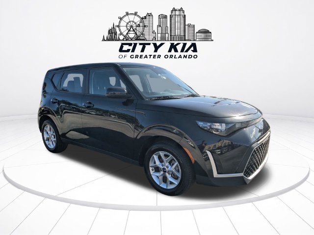 Certified 2025 Kia Soul LX w/ LX Technology Package FWD image 8