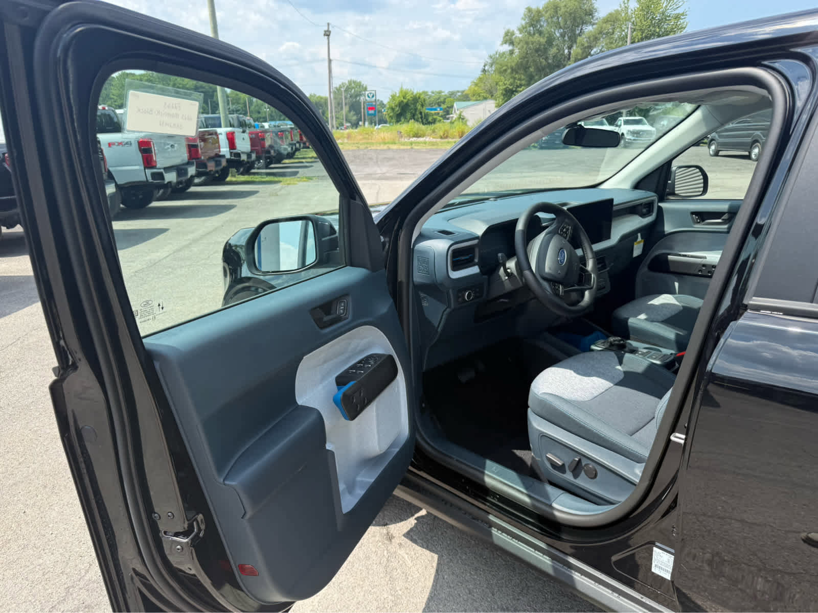 New 2025 Ford Maverick XLT w/ XLT Luxury Package image 8