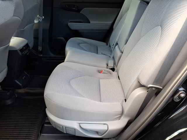 Used 2020 Toyota Highlander LE AWD/4WD image 9