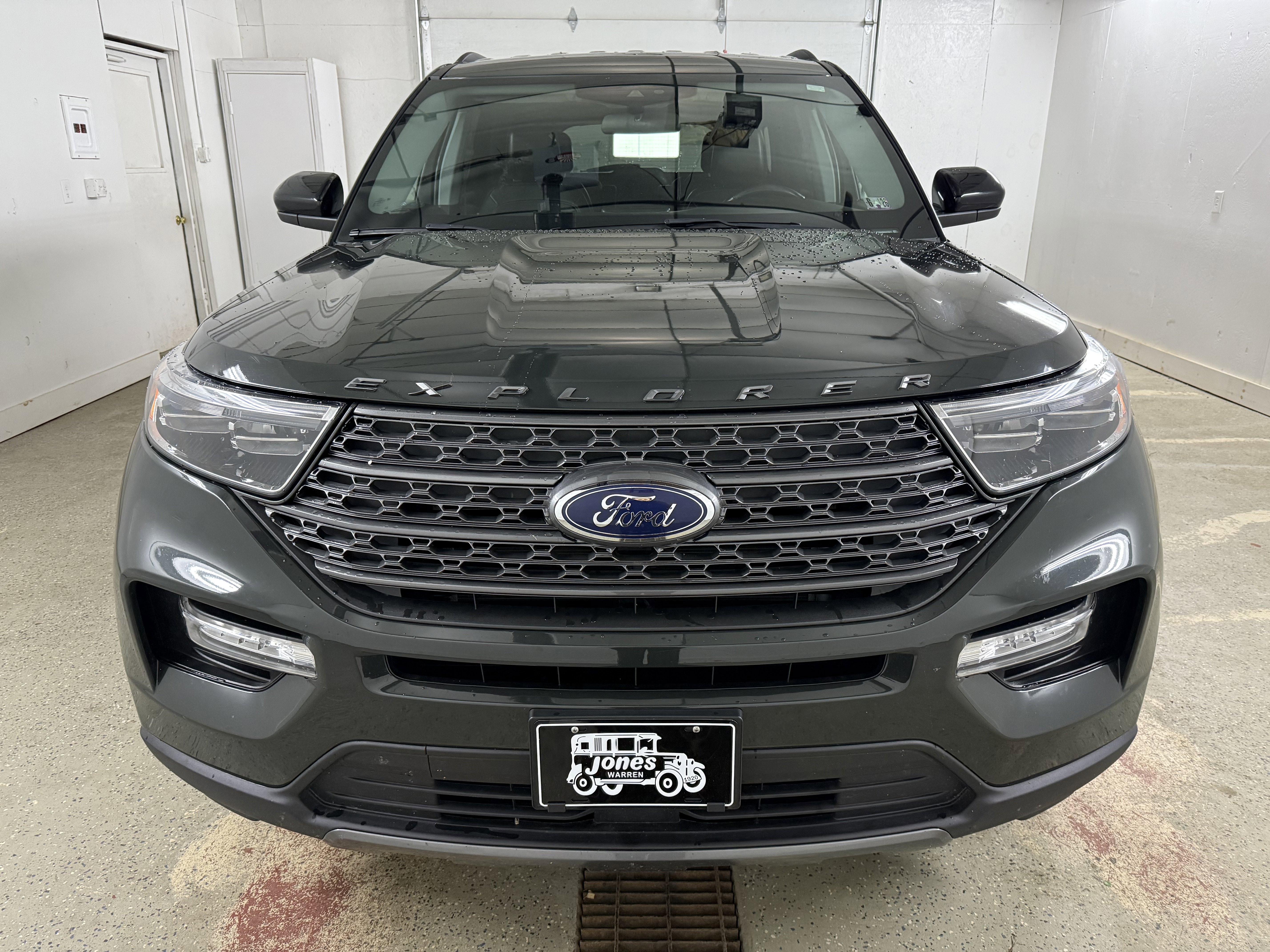 Used 2022 Ford Explorer XLT w/ Equipment Group 202A image 2