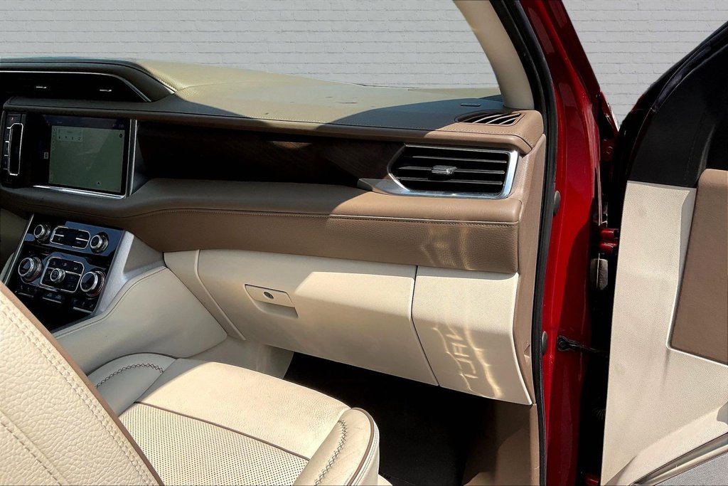 Used 2022 GMC Yukon XL Denali w/ Denali Ultimate Package AWD/4WD image 23