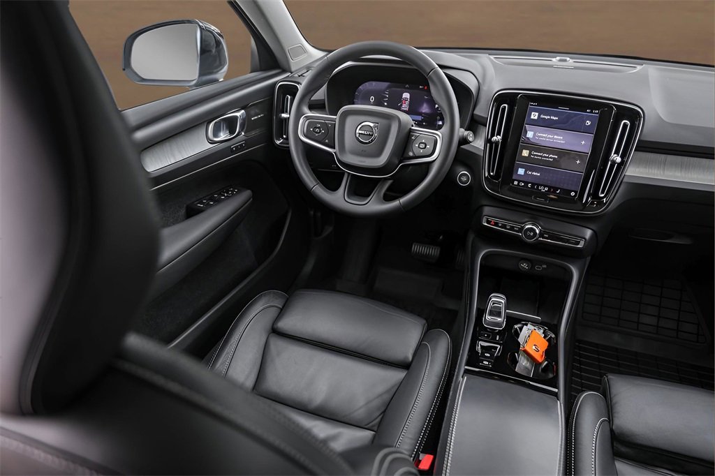 Used 2024 Volvo XC40 B5 Ultimate w/ Protection Package Premier image 30