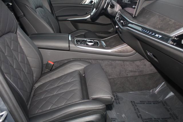 Used 2025 BMW X7 xDrive40i w/ Executive Package image 28