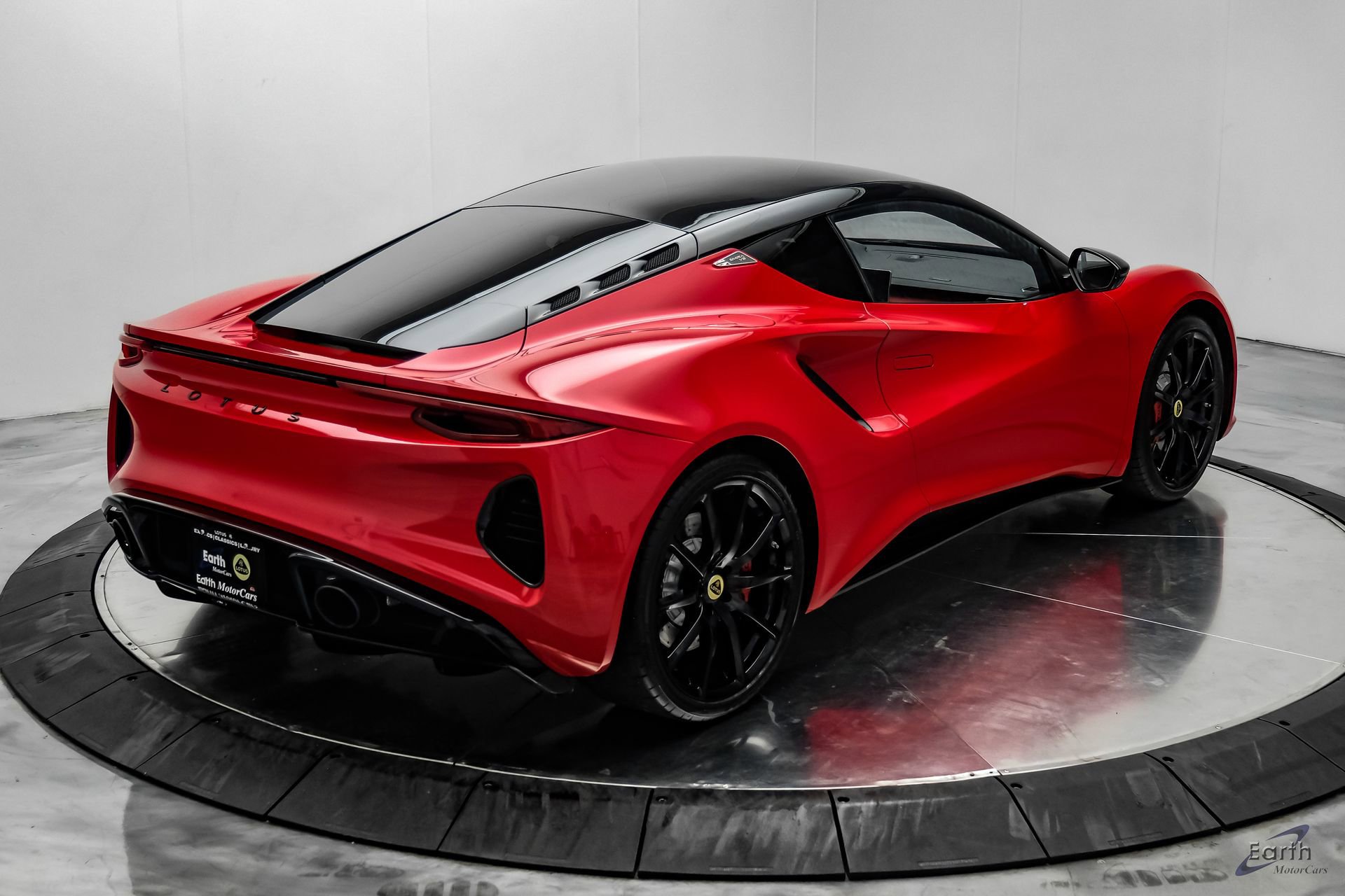 Used 2025 Lotus Emira RWD image 21