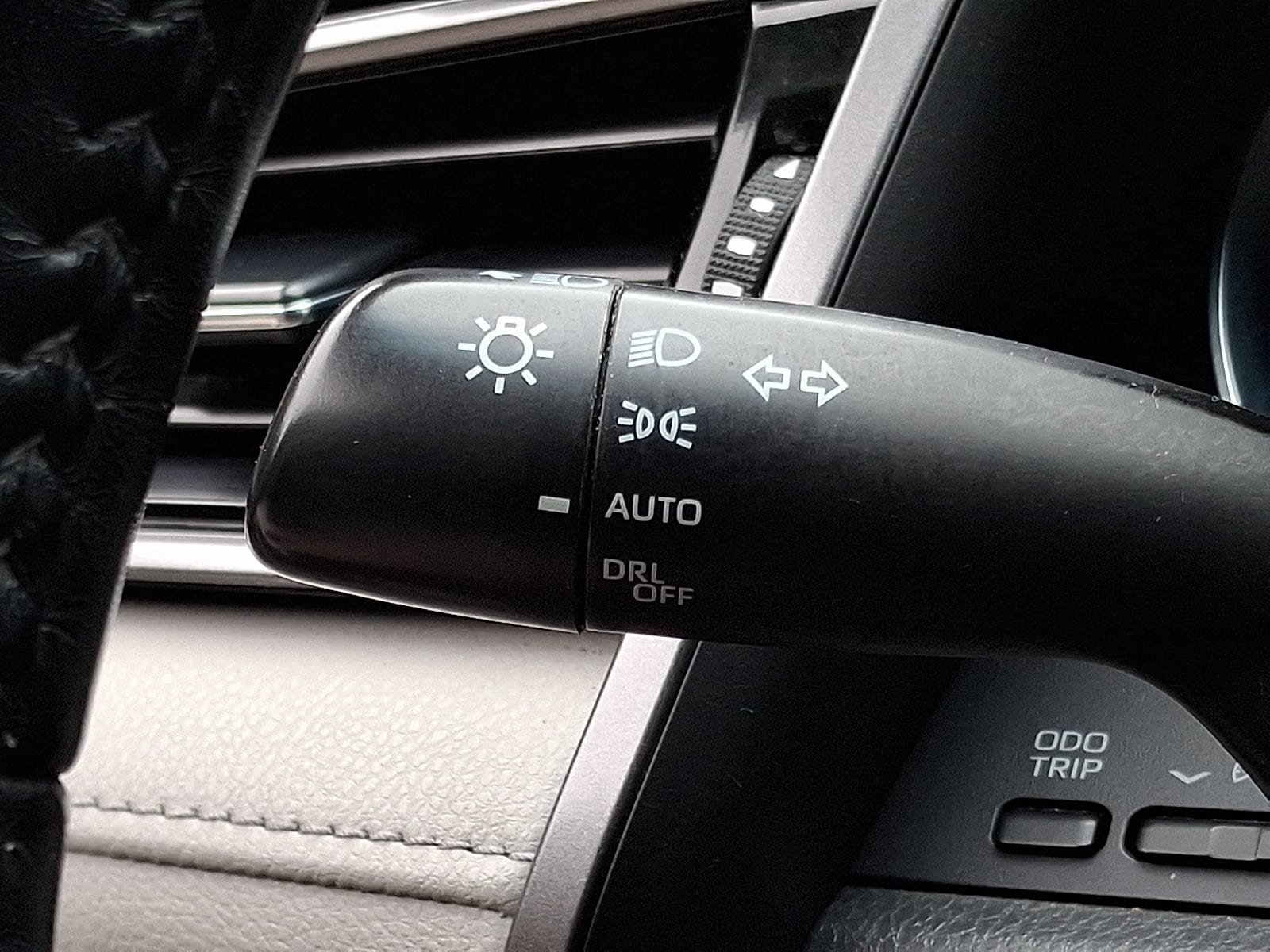 Used 2019 Toyota Camry SE FWD image 23