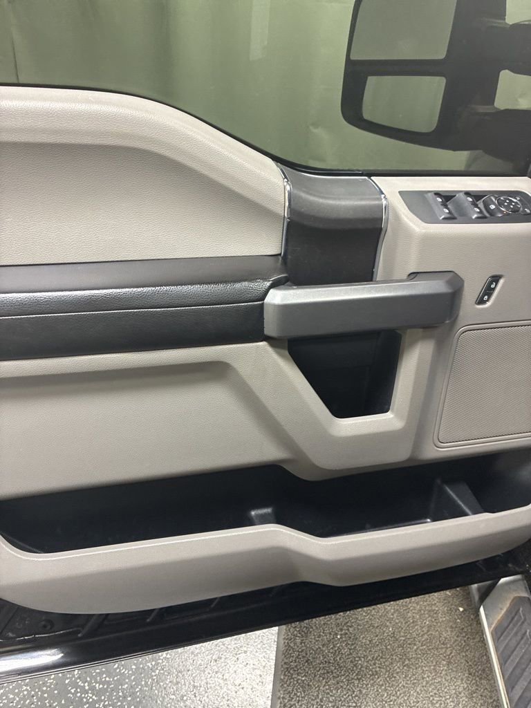 Used 2015 Ford F150 XLT image 12