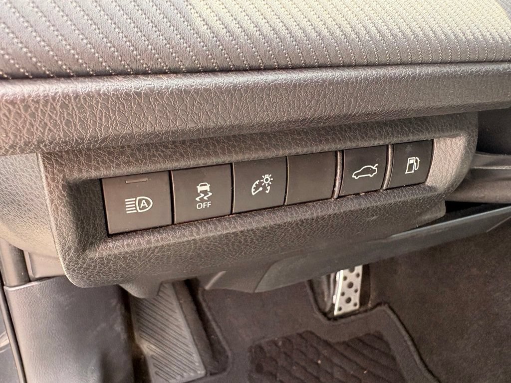 Used 2025 Toyota Camry SE FWD image 12