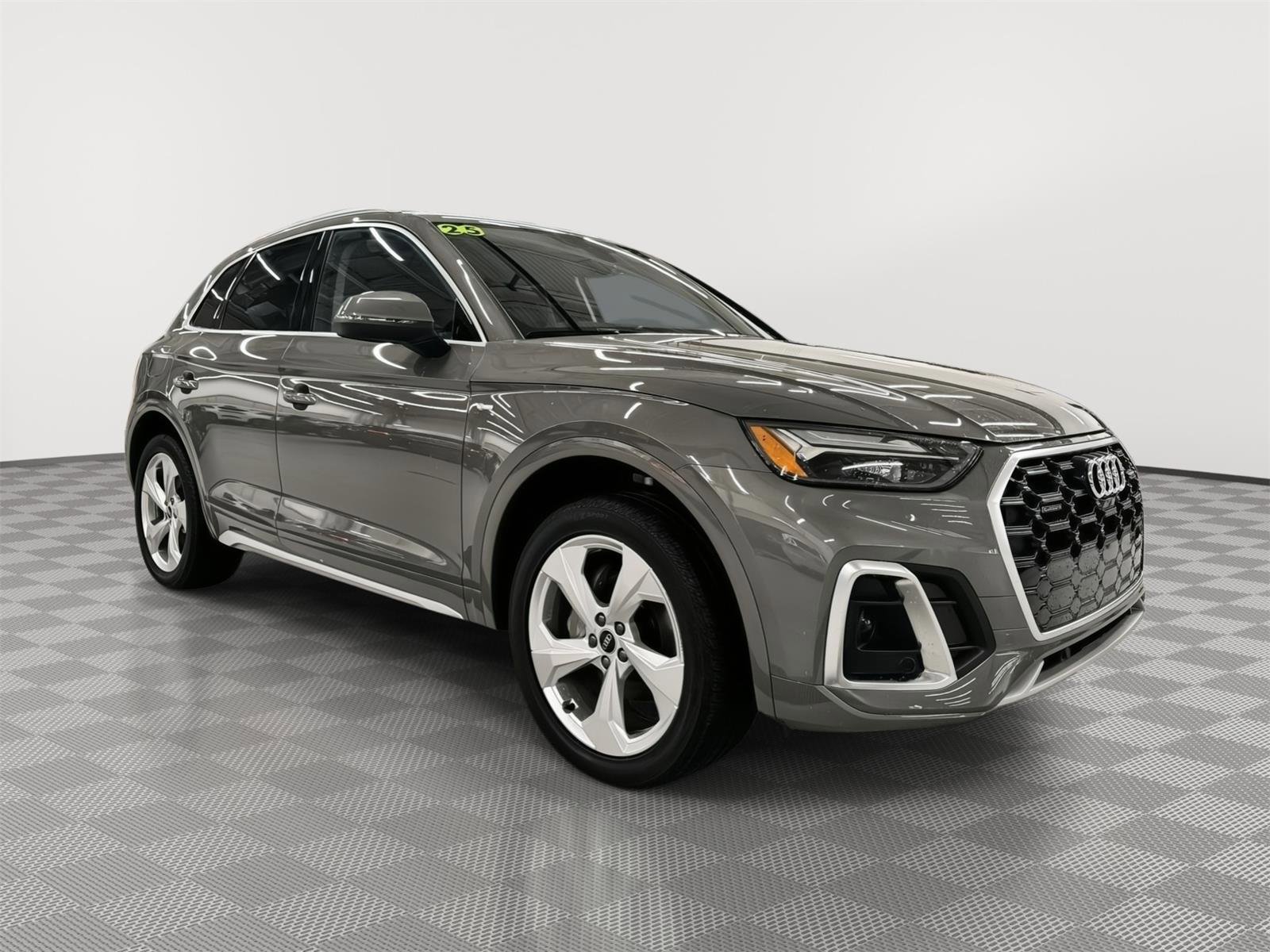 Certified 2025 Audi Q5 2.0T Premium Plus w/ Premium Plus Package image 3