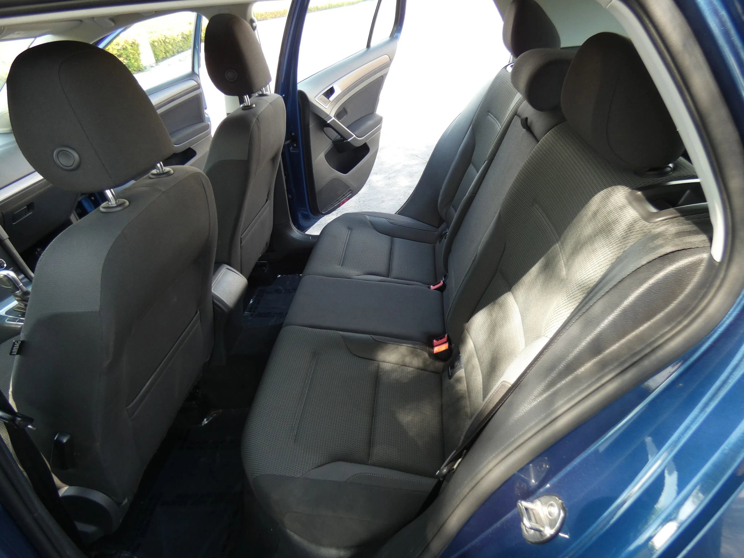 Used 2018 Volkswagen Golf S image 46