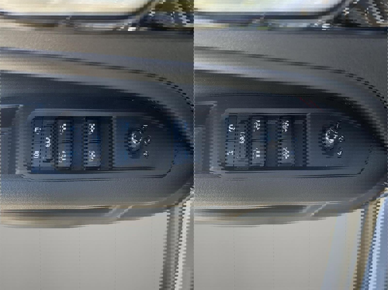 Used 2025 Jeep Compass Trailhawk image 15