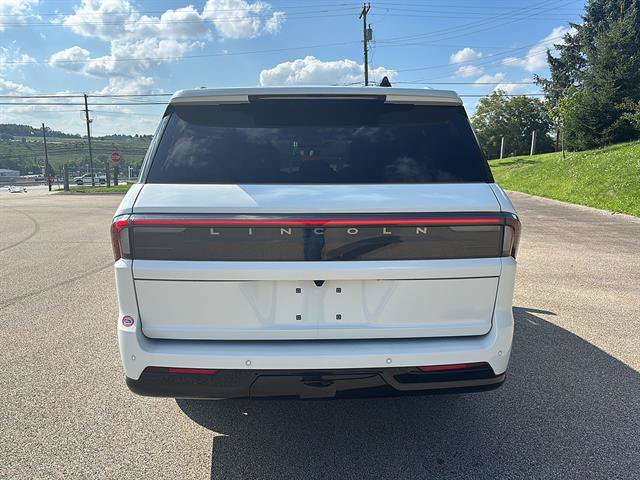 Used 2025 Lincoln Navigator L Reserve AWD/4WD image 3