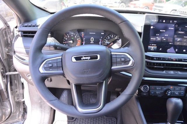 Used 2023 Jeep Compass Latitude w/ Convenience Group AWD/4WD image 18