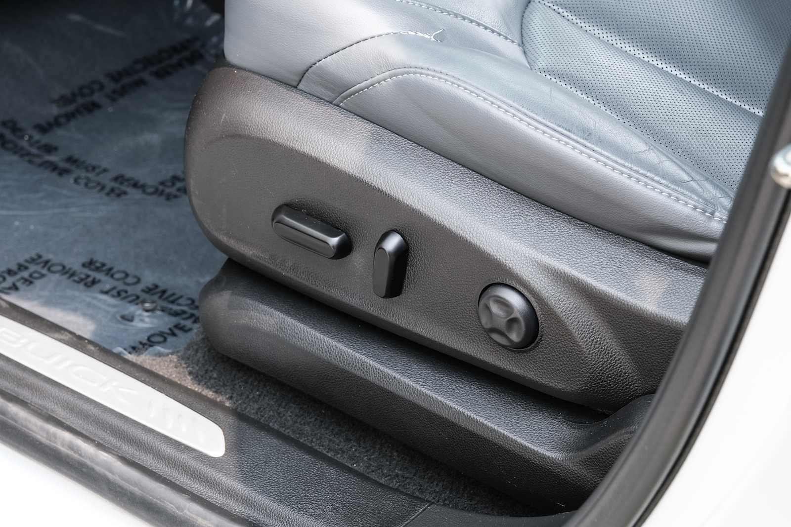 Used 2020 Buick Envision Essence FWD image 36