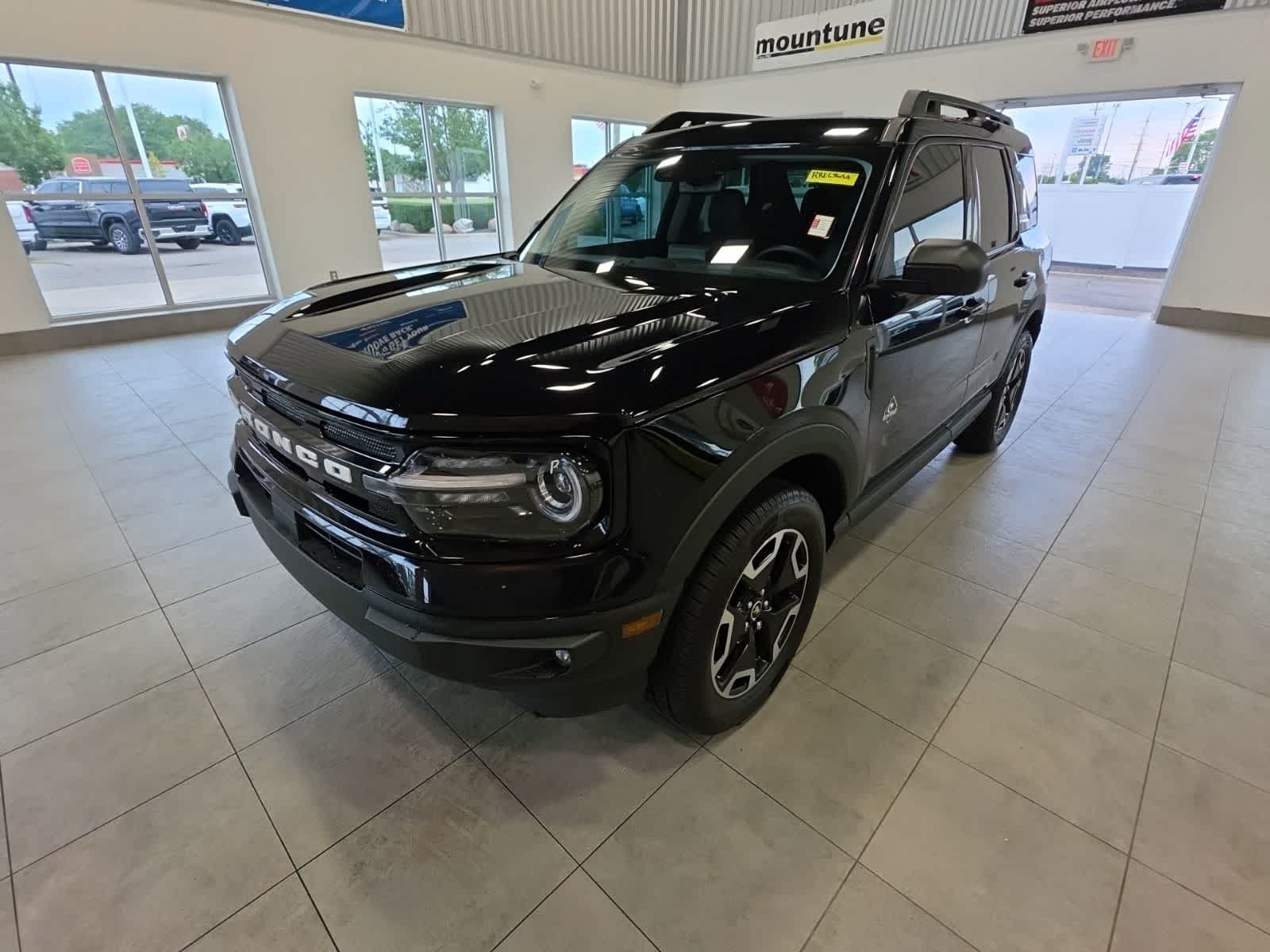 Used 2024 Ford Bronco Sport Outer Banks w/ Tech Package AWD/4WD image 1