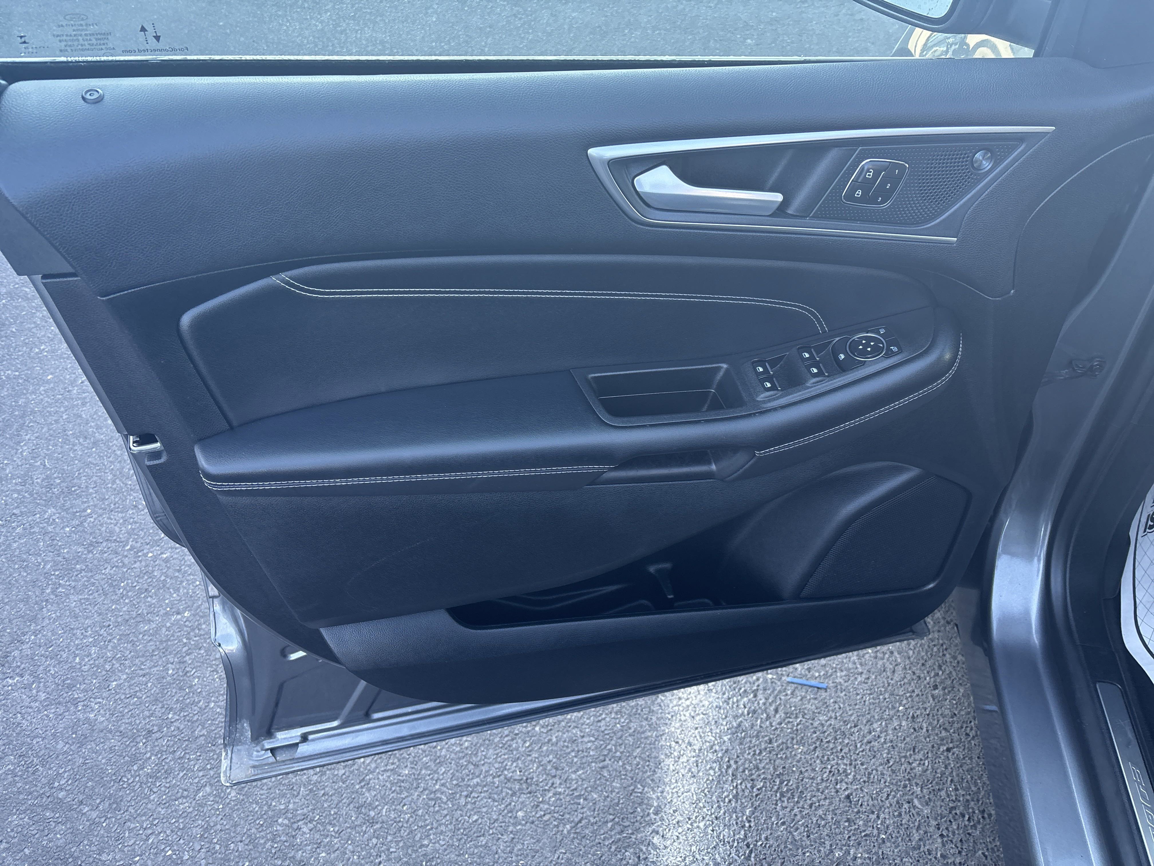 Used 2024 Ford Edge Titanium image 16