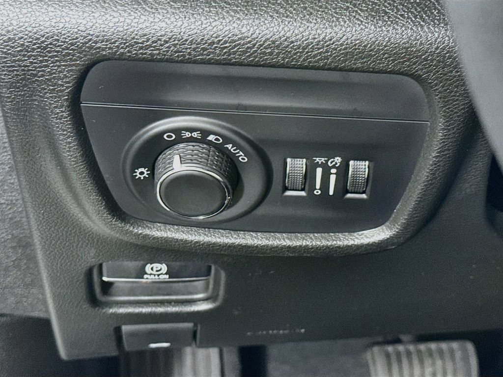 Used 2024 Jeep Grand Cherokee Altitude AWD/4WD image 20