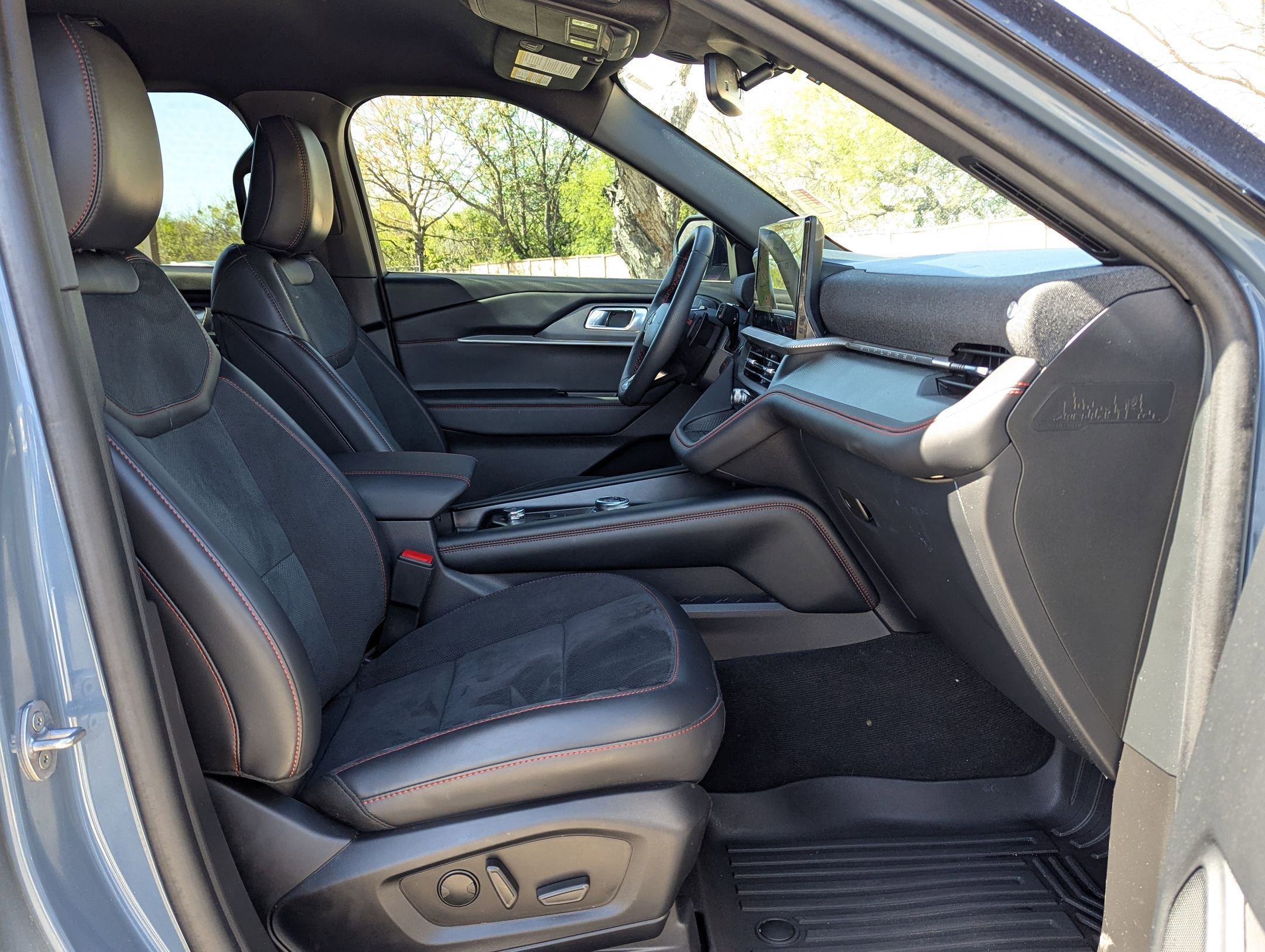 Used 2025 Ford Explorer ST image 26