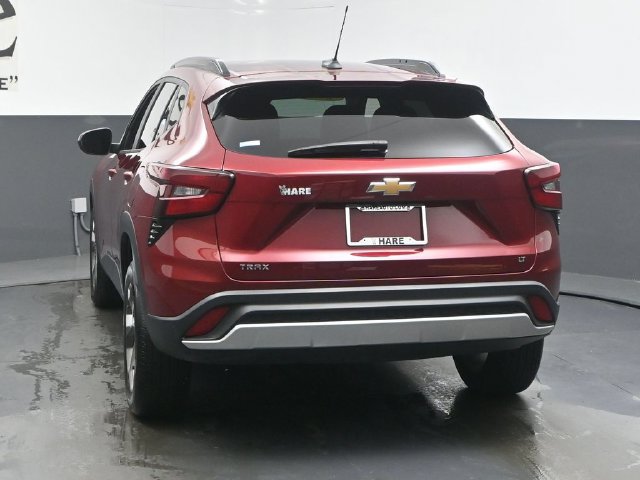 Used 2025 Chevrolet Trax LT FWD image 39