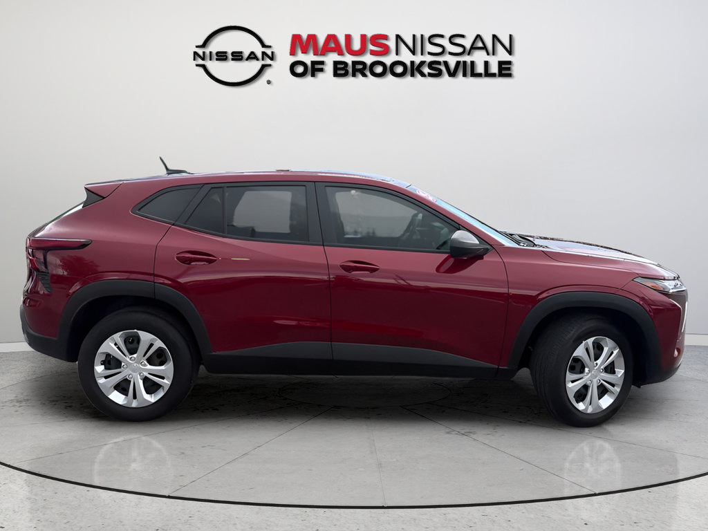 Used 2025 Chevrolet Trax LS FWD image 9