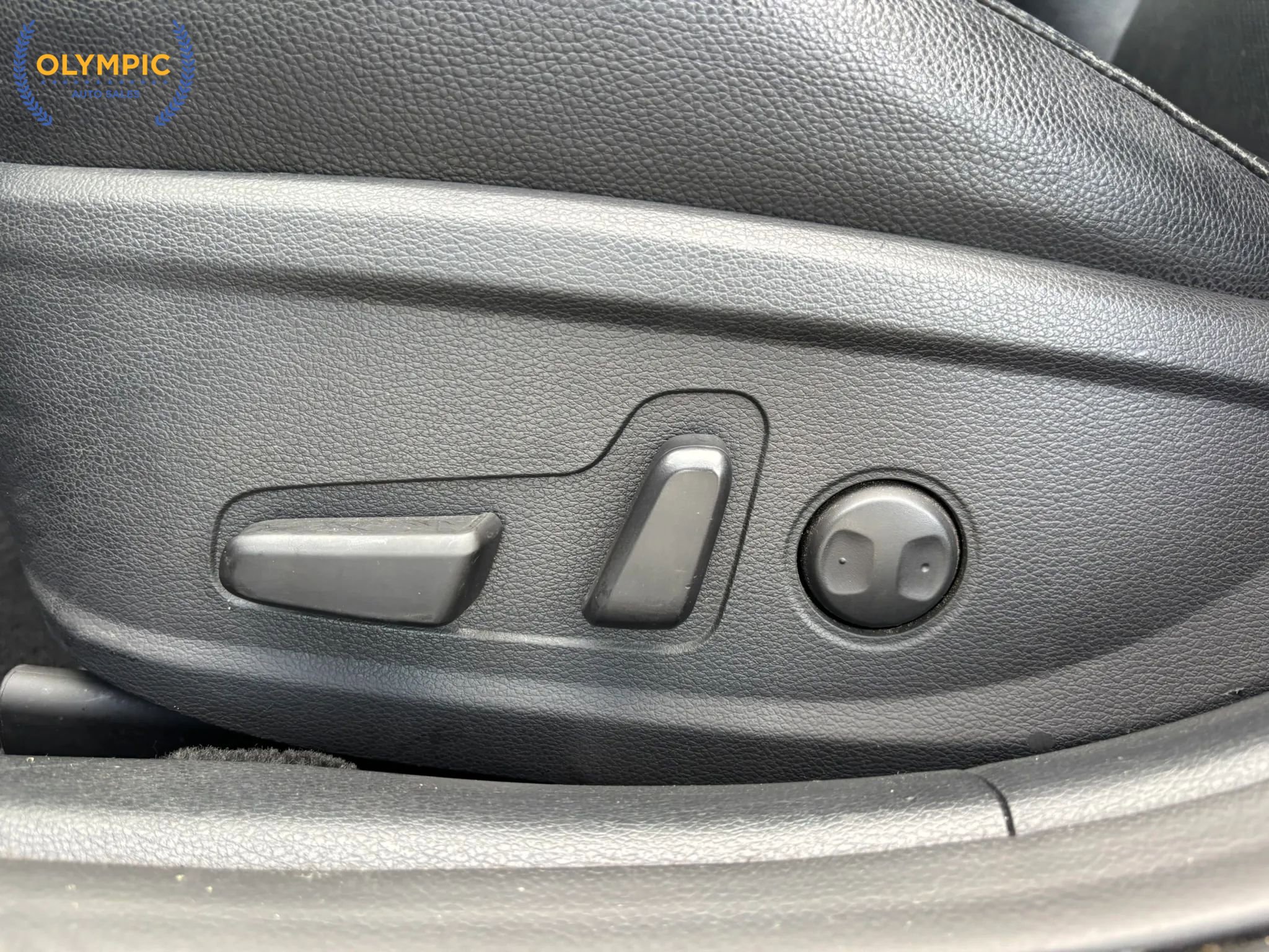 Used 2018 Kia Cadenza Premium image 31