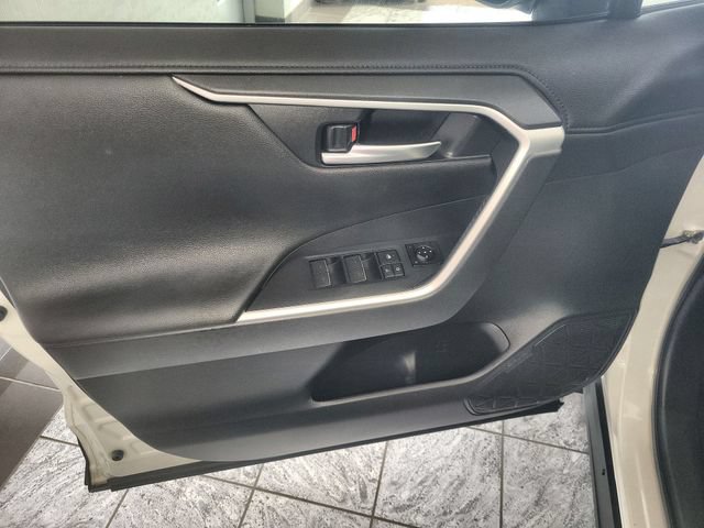 Used 2022 Toyota RAV4 XSE AWD/4WD image 13