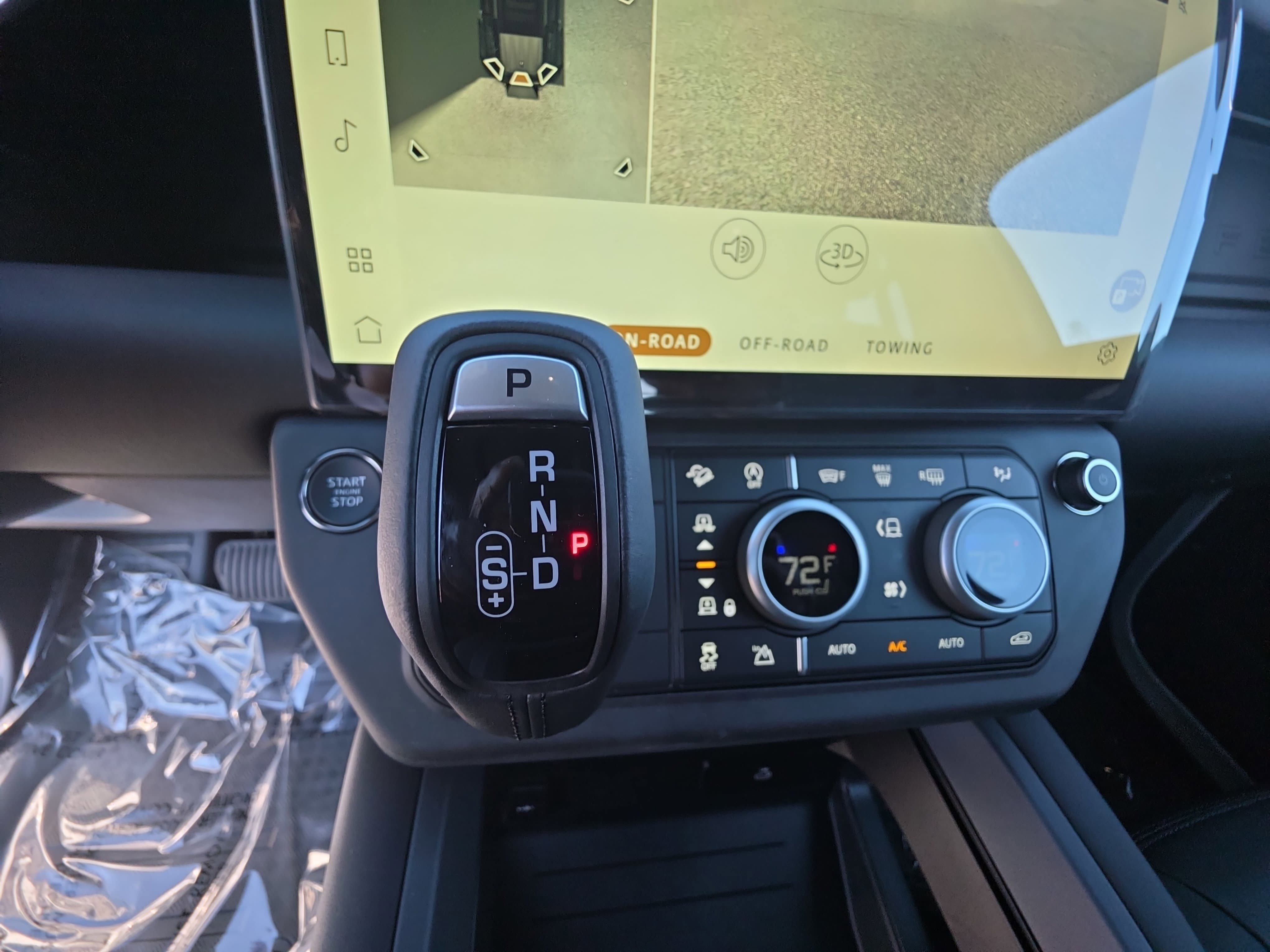 New 2026 Land Rover Defender 110 X-Dynamic SE AWD/4WD image 24