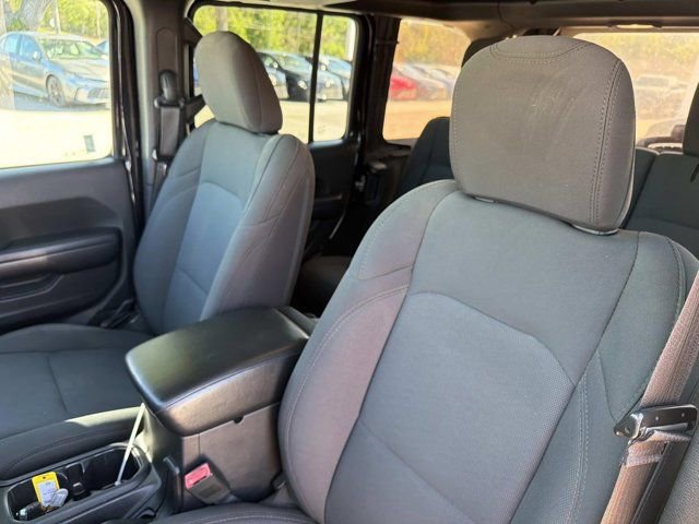 Used 2019 Jeep Wrangler Unlimited Sport image 9