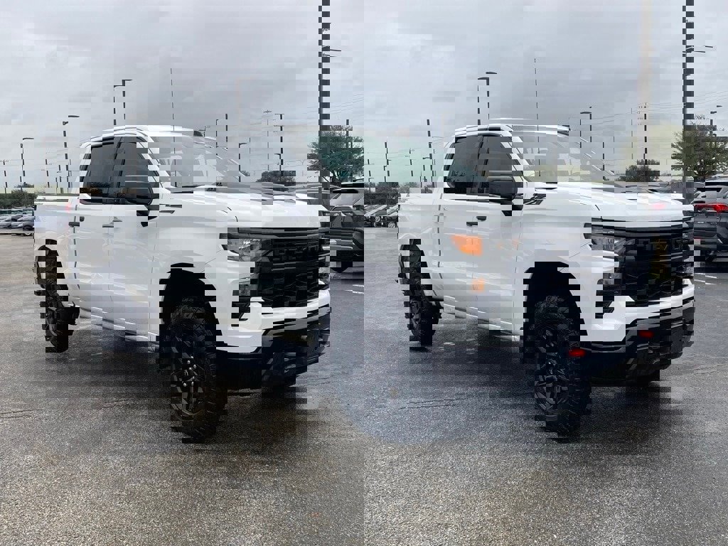 Used 2023 Chevrolet Silverado 1500 Custom Trail Boss w/ LPO, Dark Essentials Package image 3