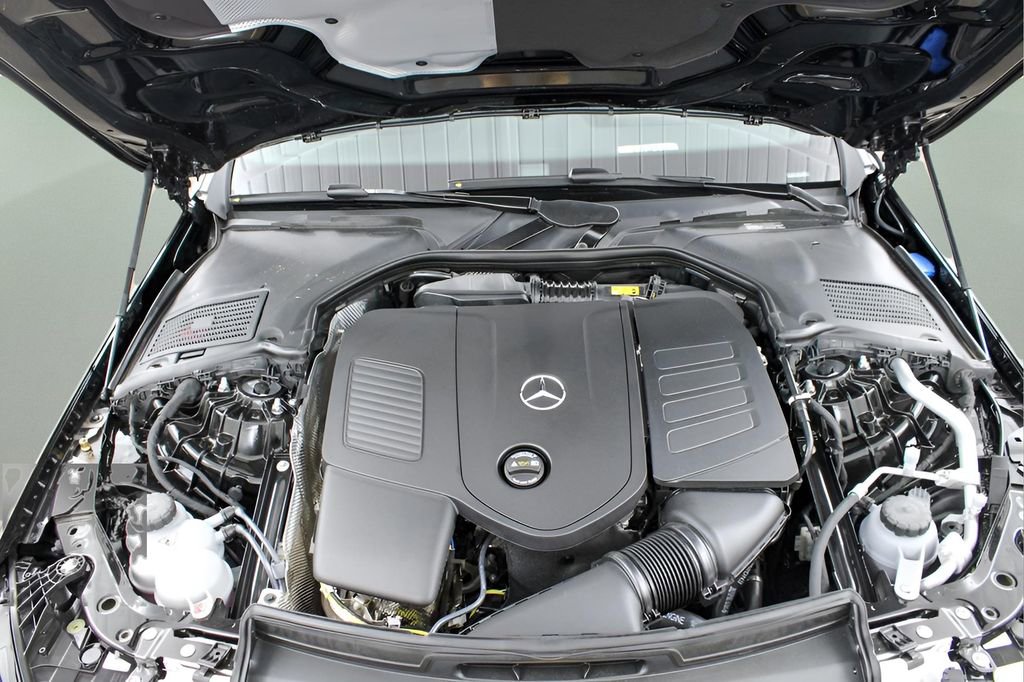 Used 2025 Mercedes-Benz C 300 Sedan image 33