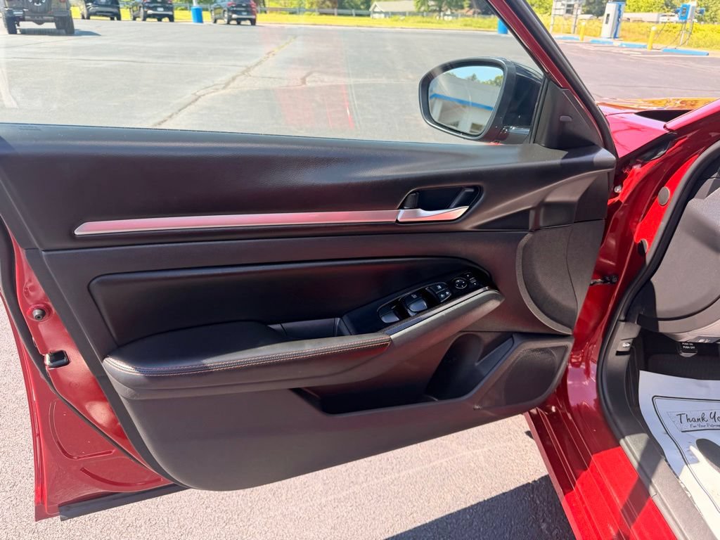 Used 2024 Nissan Altima 2.5 SR FWD image 26