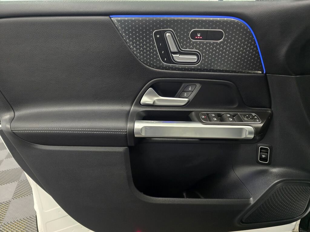 Used 2025 Mercedes-Benz GLB 250 4MATIC image 32