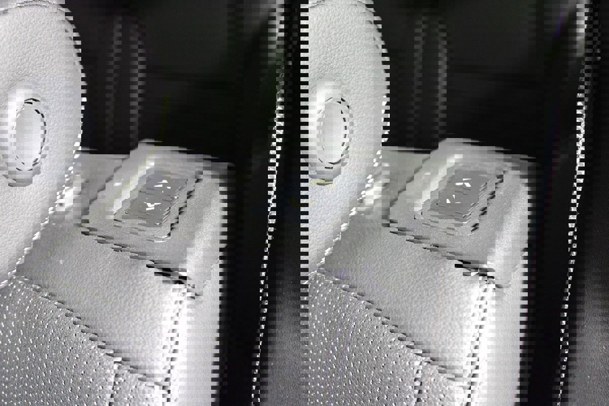 Used 2022 Land Rover Discovery S R-Dynamic image 29