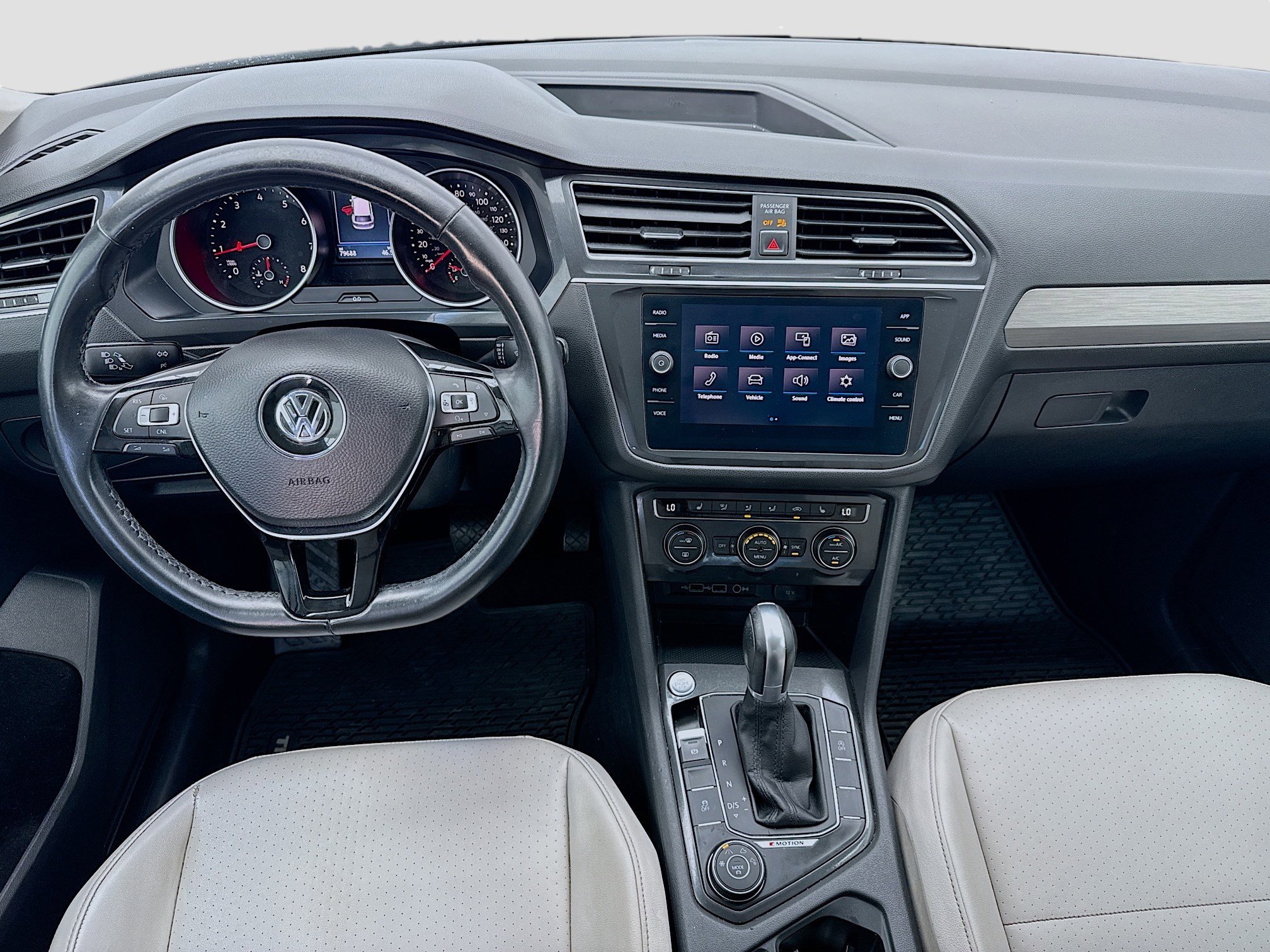 Used 2018 Volkswagen Tiguan SE w/ Panoramic Sunroof Package AWD/4WD image 15