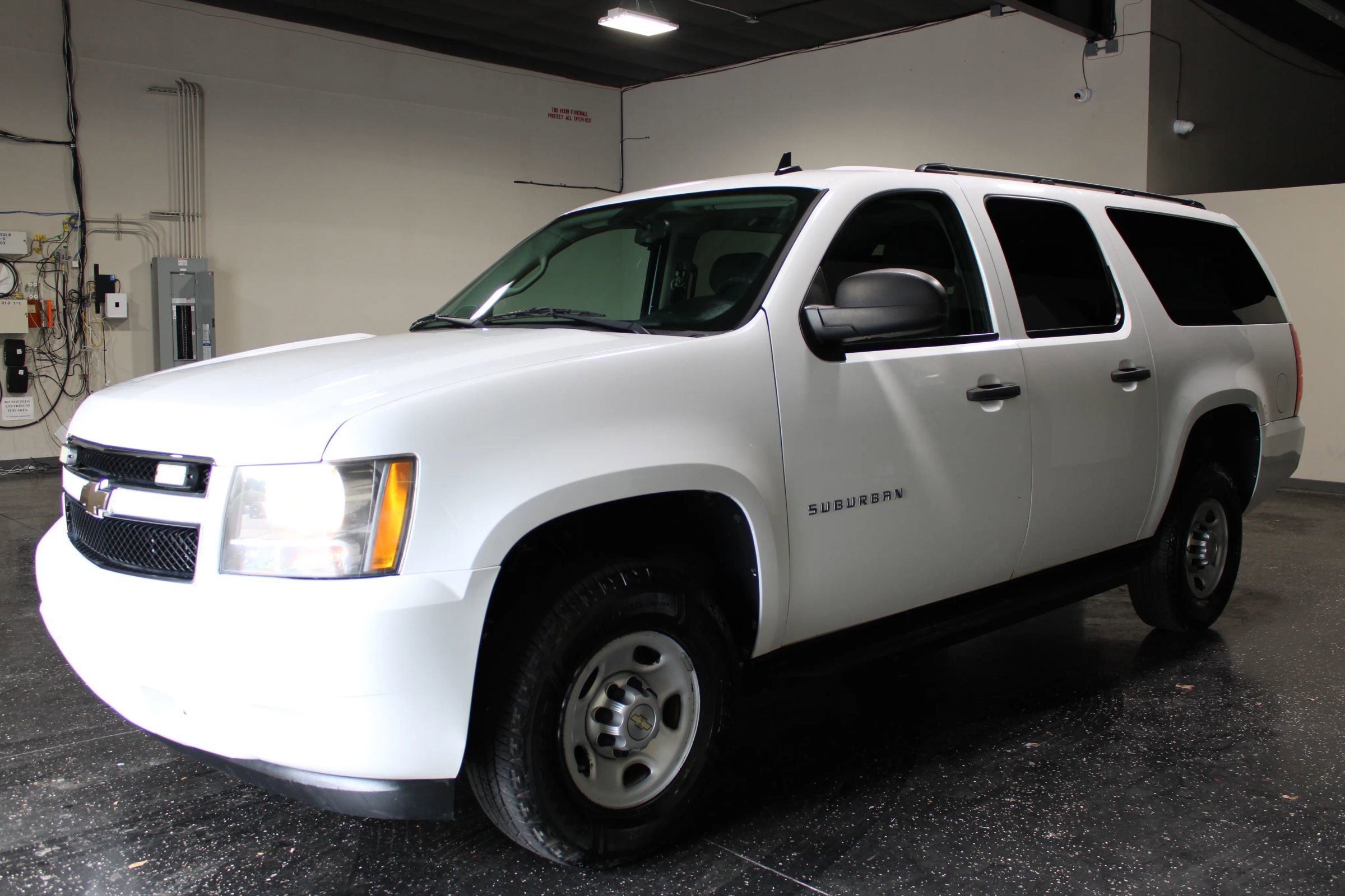 Used 2011 Chevrolet Suburban 2500 RWD image 6