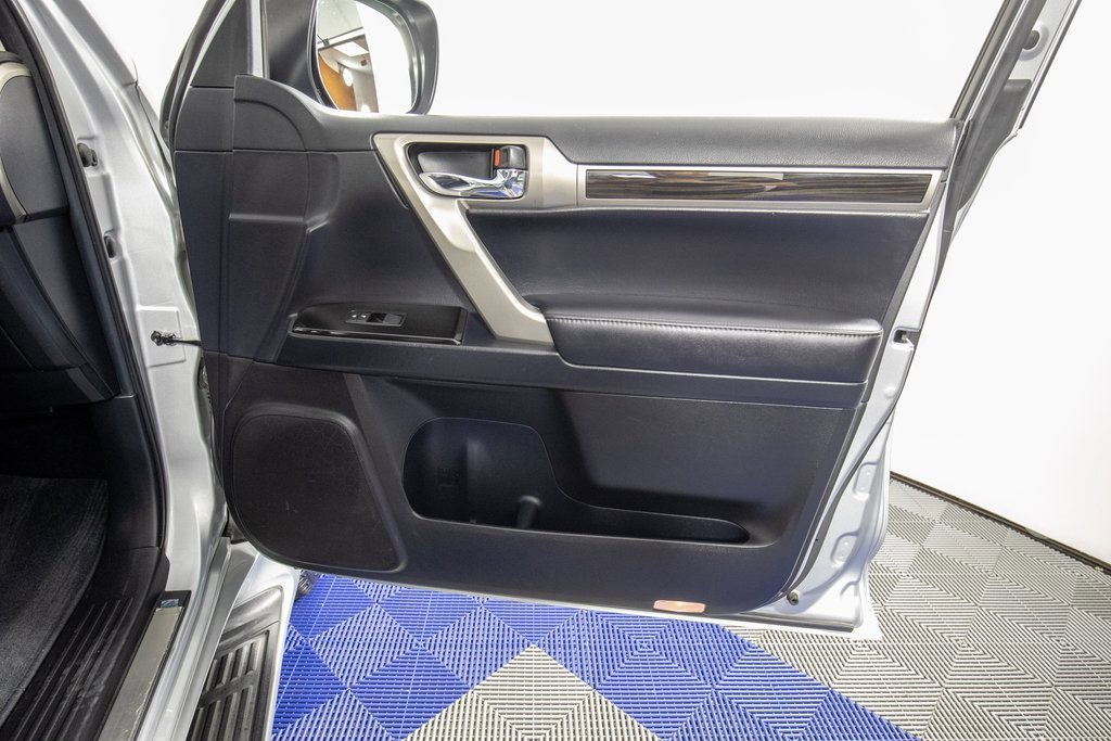 Used 2018 Lexus GX 460 w/ Navigation Package image 16
