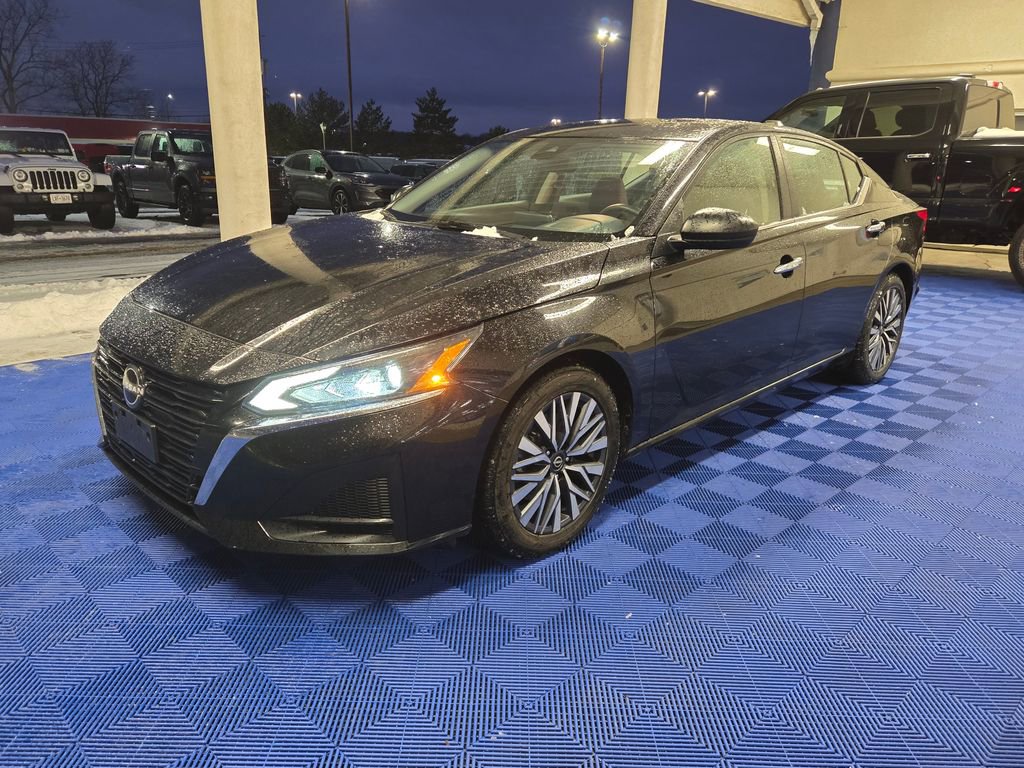 Used 2024 Nissan Altima 2.5 SV image 3