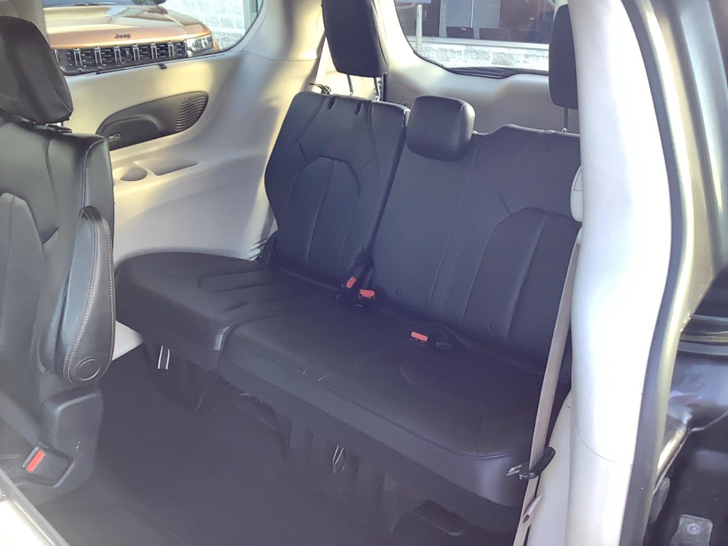 Used 2017 Chrysler Pacifica Touring-L Plus FWD image 8