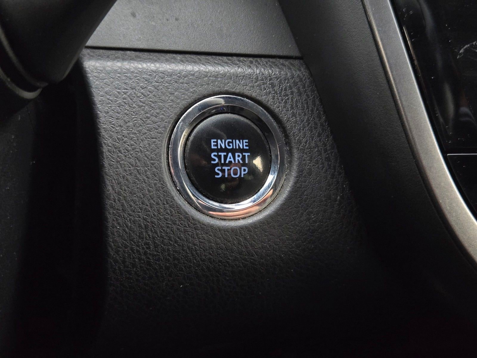 Used 2018 Toyota Camry SE w/ Moonroof Package FWD image 16