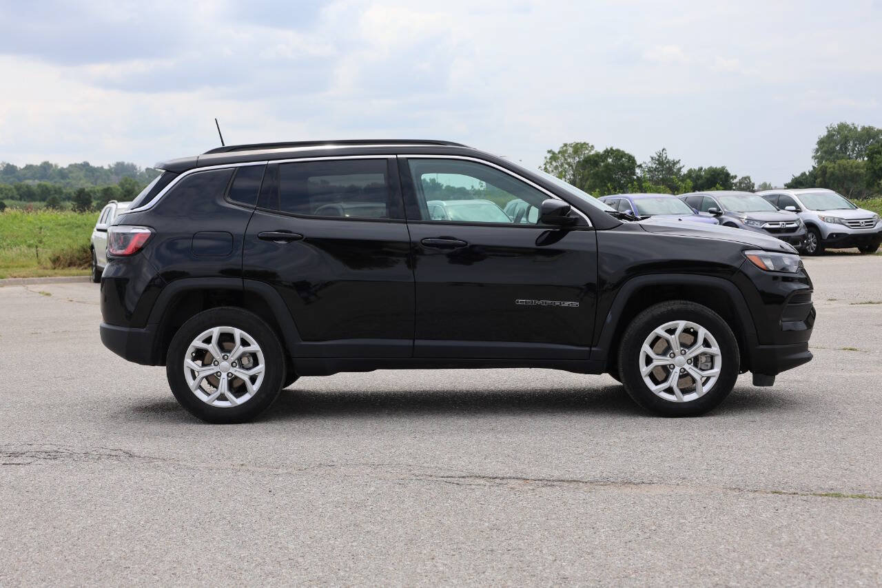 Used 2024 Jeep Compass Latitude AWD/4WD image 7