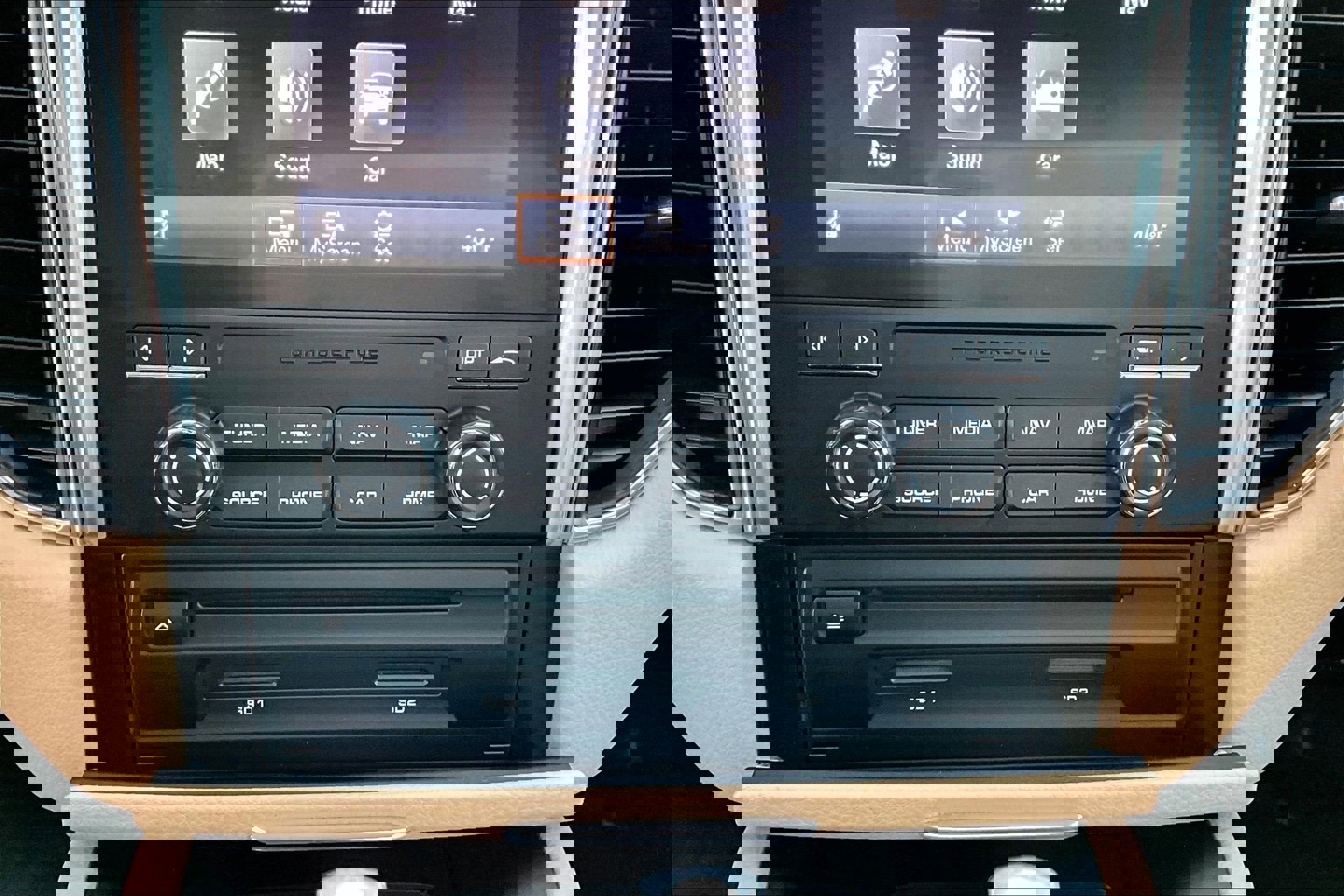 Used 2017 Porsche Macan image 16