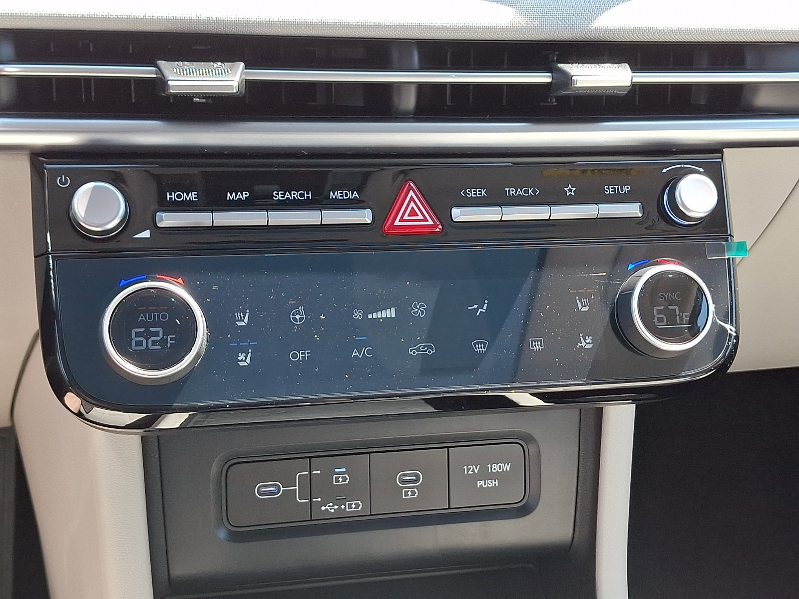 New 2026 Hyundai Tucson Limited w/ Tow & Go Package AWD/4WD image 13